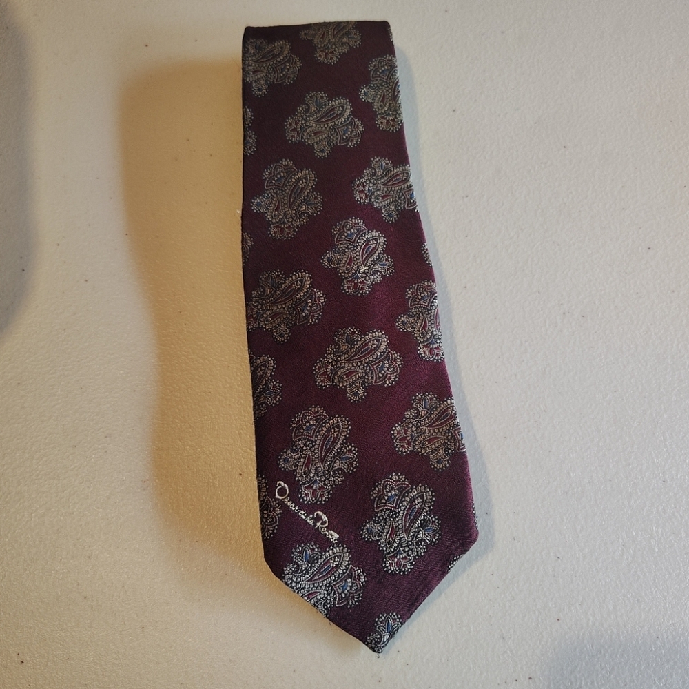 Oscar de la Renta Tie Mens Maroon Burgundy Silver Paisley Silk Blend Vintage EUC